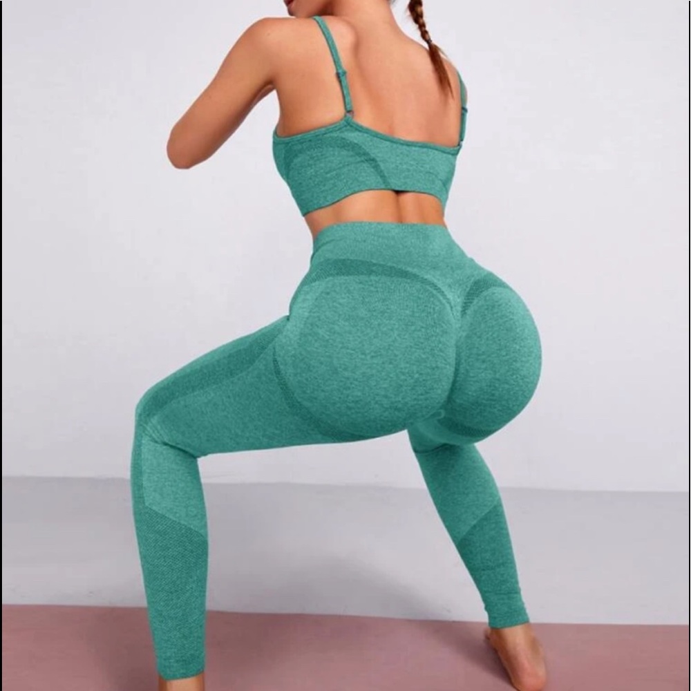 sports bra & wide band leggings (scrunch butt).